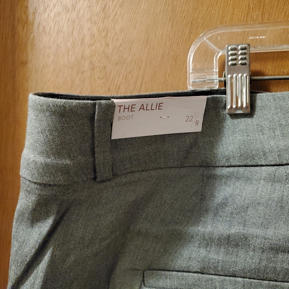 Dress pants - Picture 3 of 3